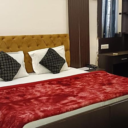 Hotel Shree Kanta Gurgáon Kültér fotó