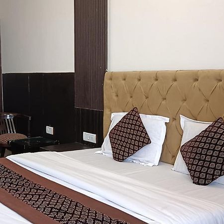 Hotel Shree Kanta Gurgáon Kültér fotó