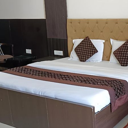Hotel Shree Kanta Gurgáon Kültér fotó