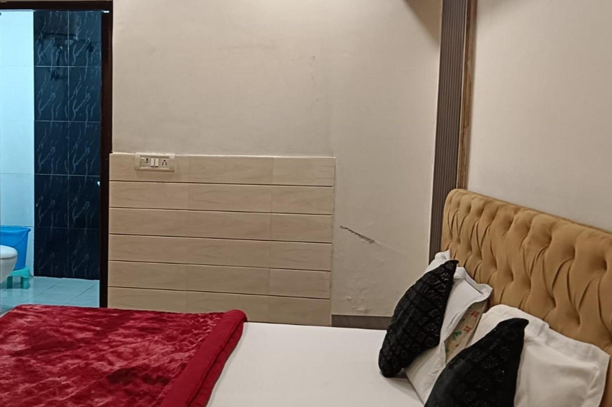 Hotel Shree Kanta Gurgáon Kültér fotó