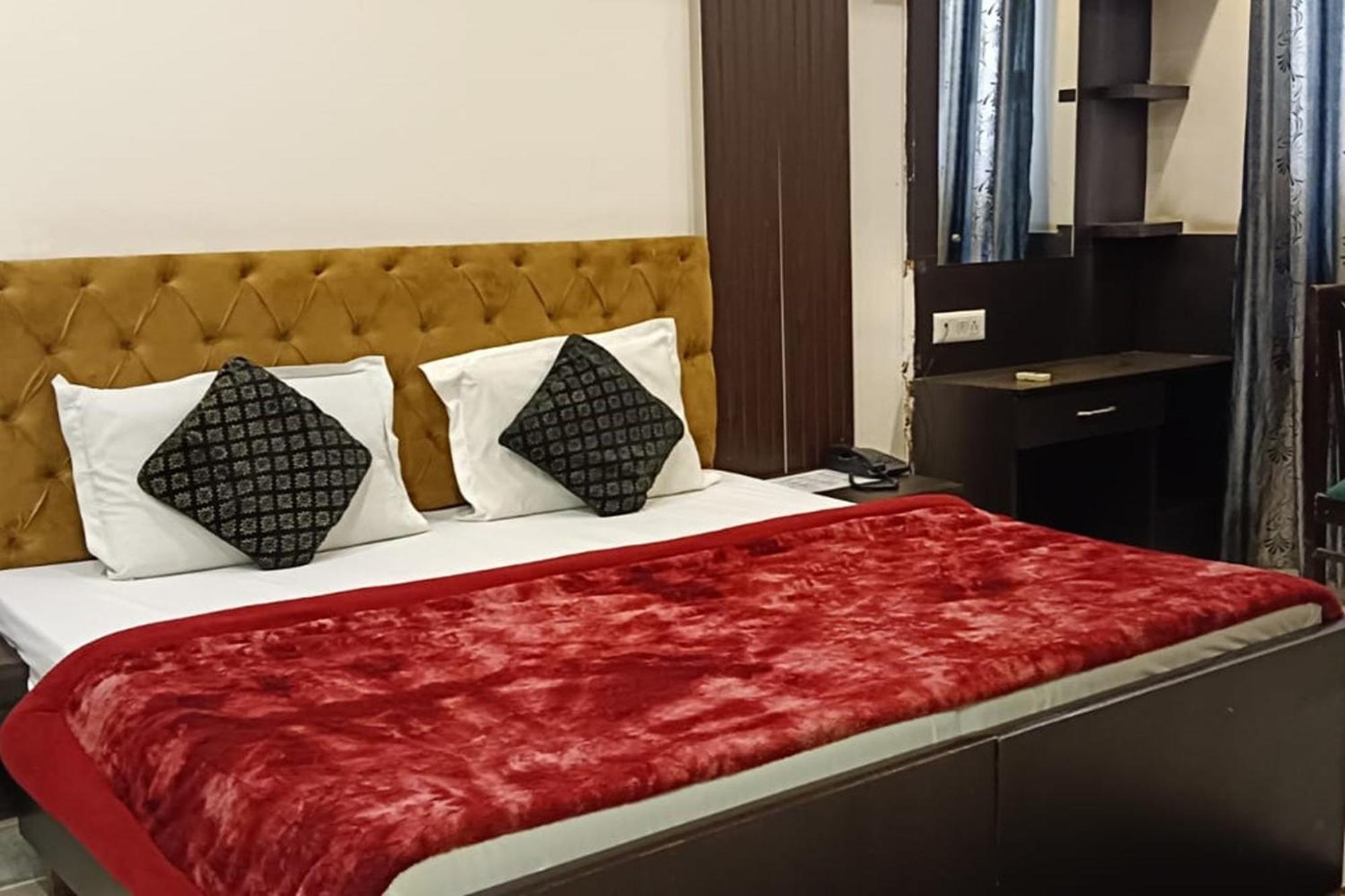 Hotel Shree Kanta Gurgáon Kültér fotó