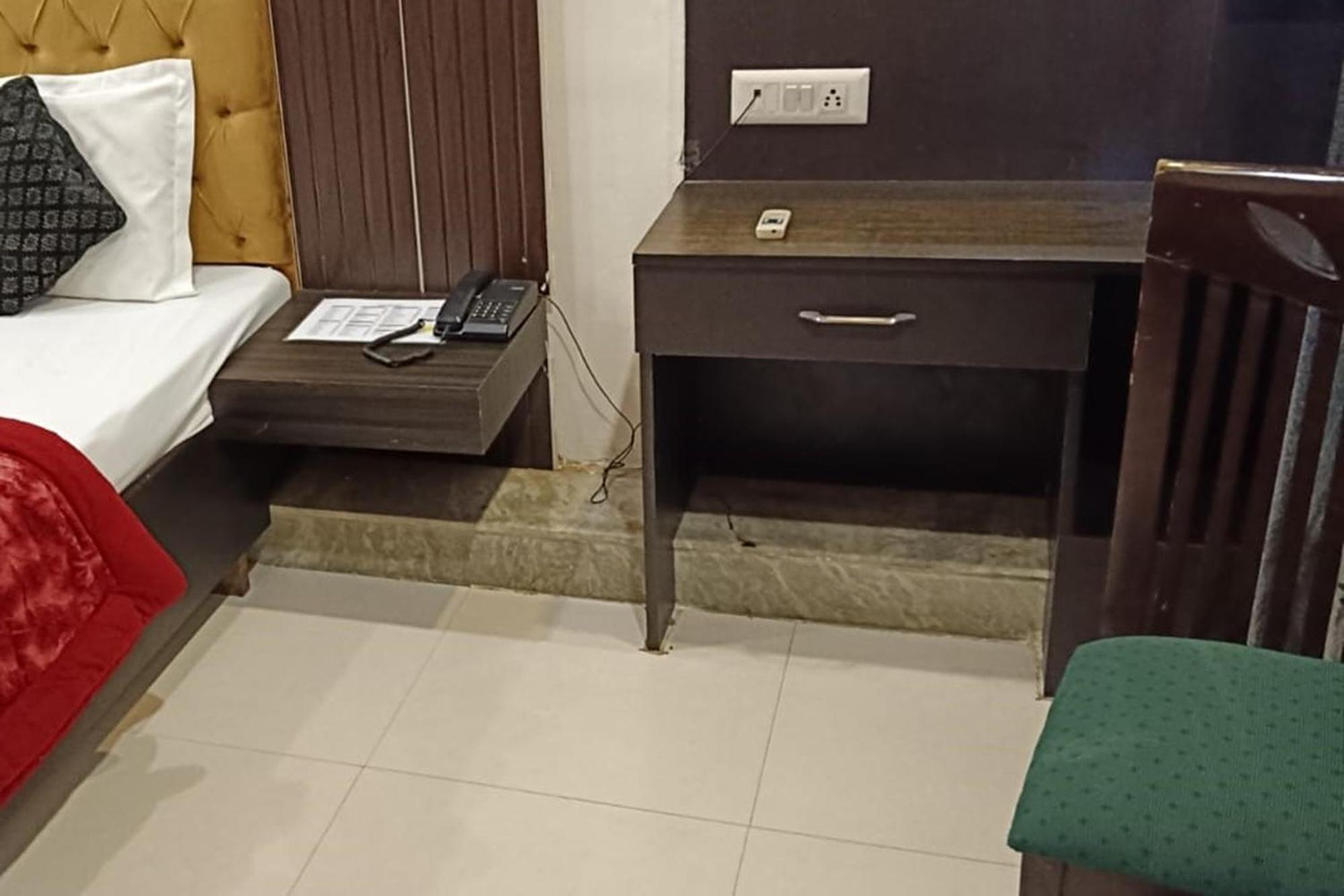 Hotel Shree Kanta Gurgáon Kültér fotó