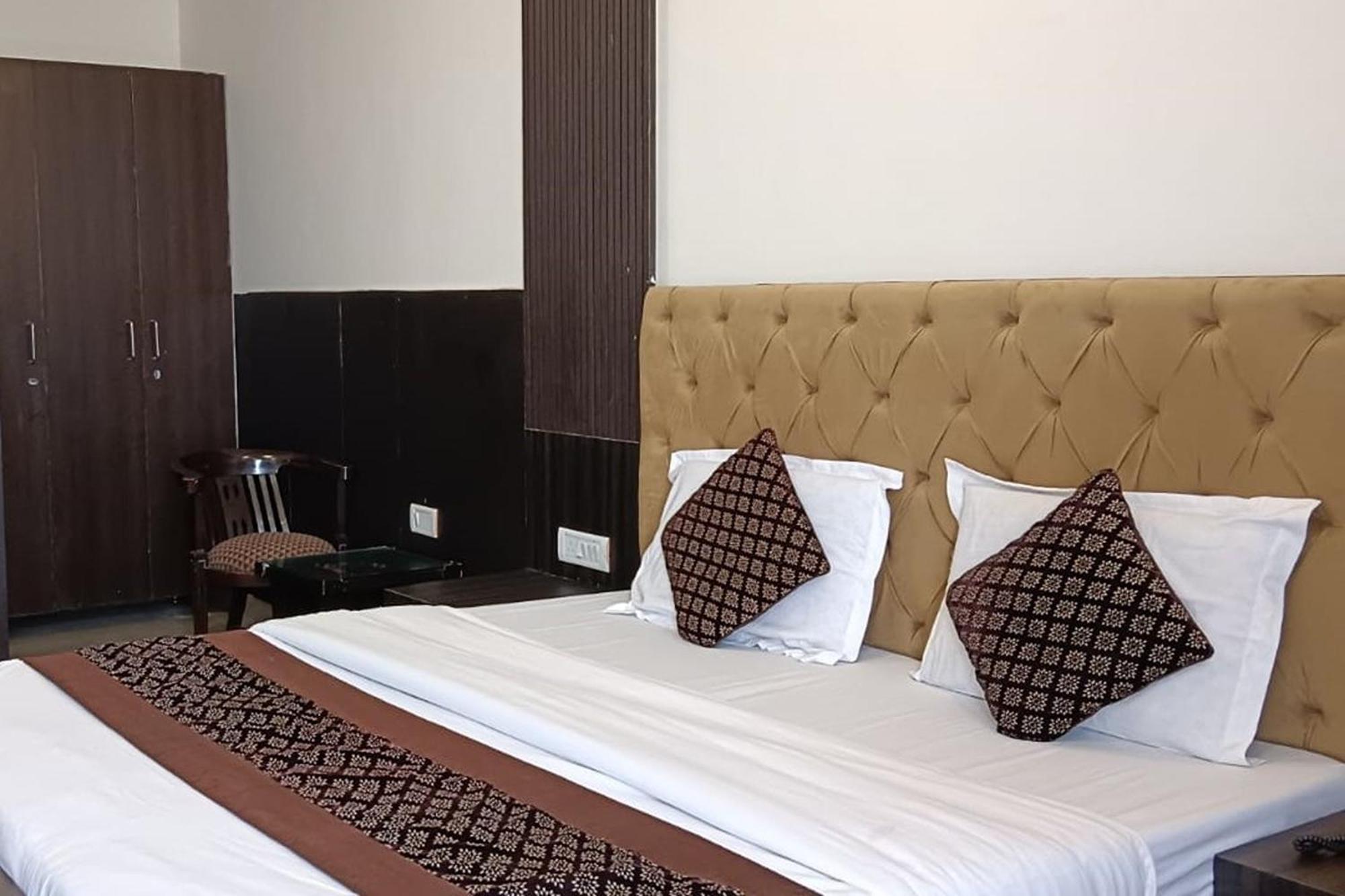 Hotel Shree Kanta Gurgáon Kültér fotó
