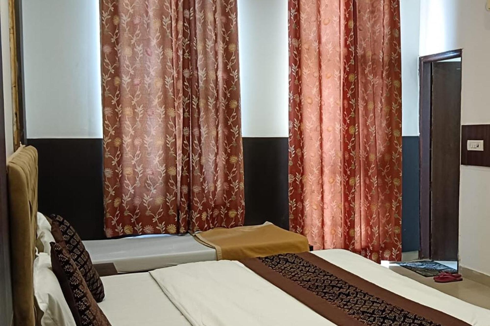 Hotel Shree Kanta Gurgáon Kültér fotó