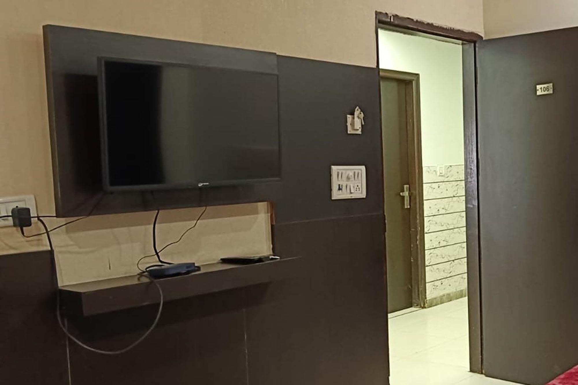 Hotel Shree Kanta Gurgáon Kültér fotó