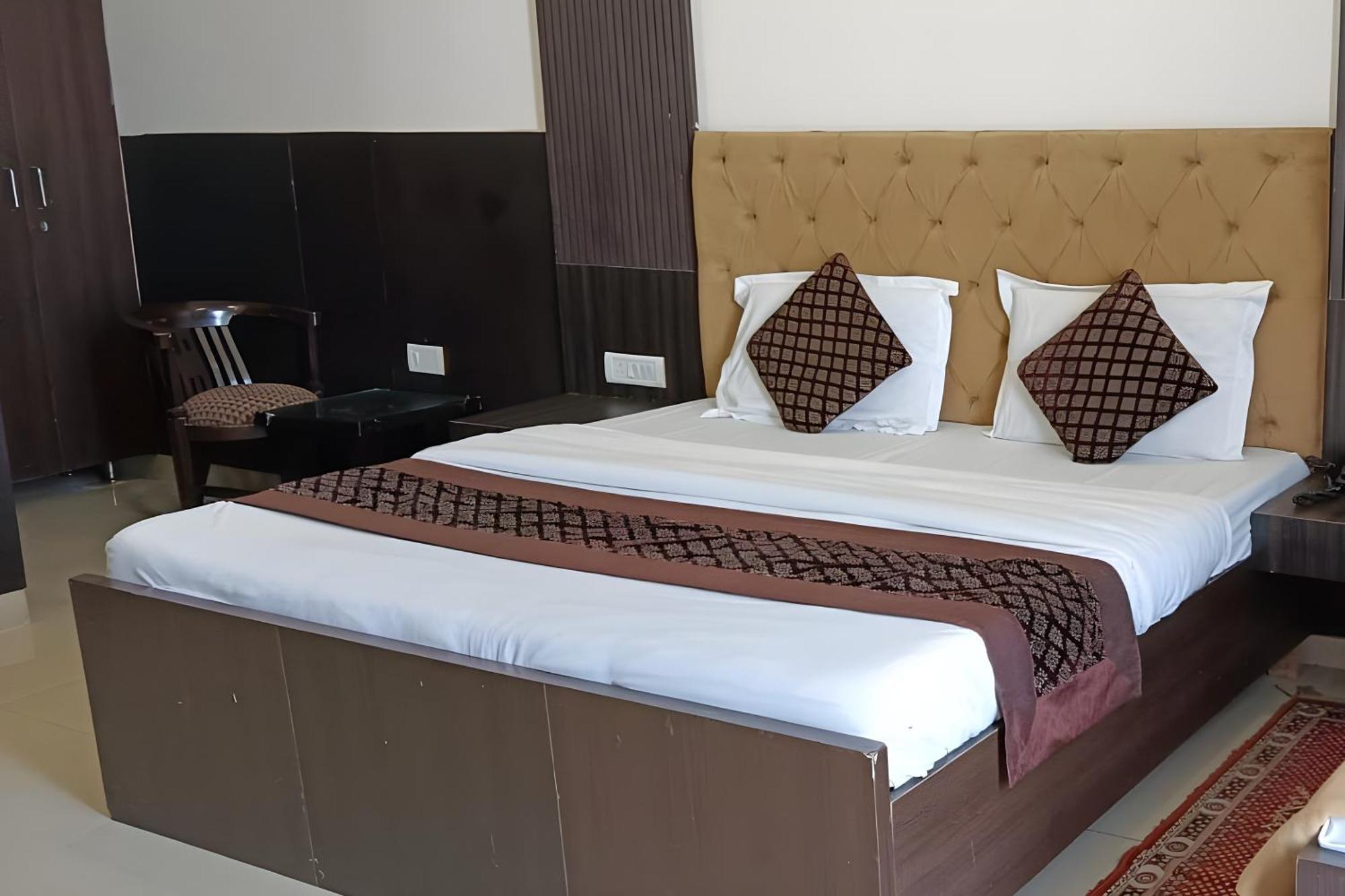 Hotel Shree Kanta Gurgáon Kültér fotó
