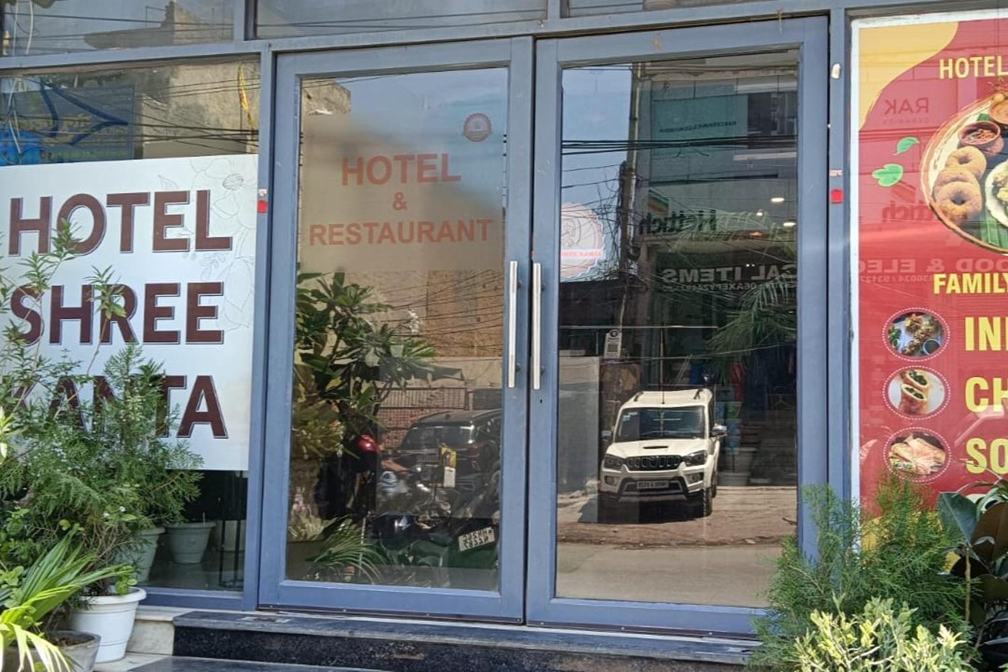 Hotel Shree Kanta Gurgáon Kültér fotó