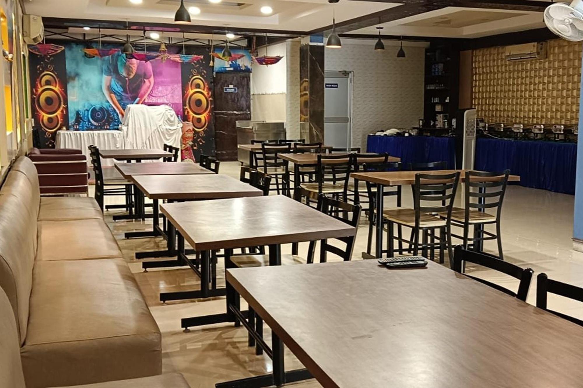 Hotel Shree Kanta Gurgáon Kültér fotó