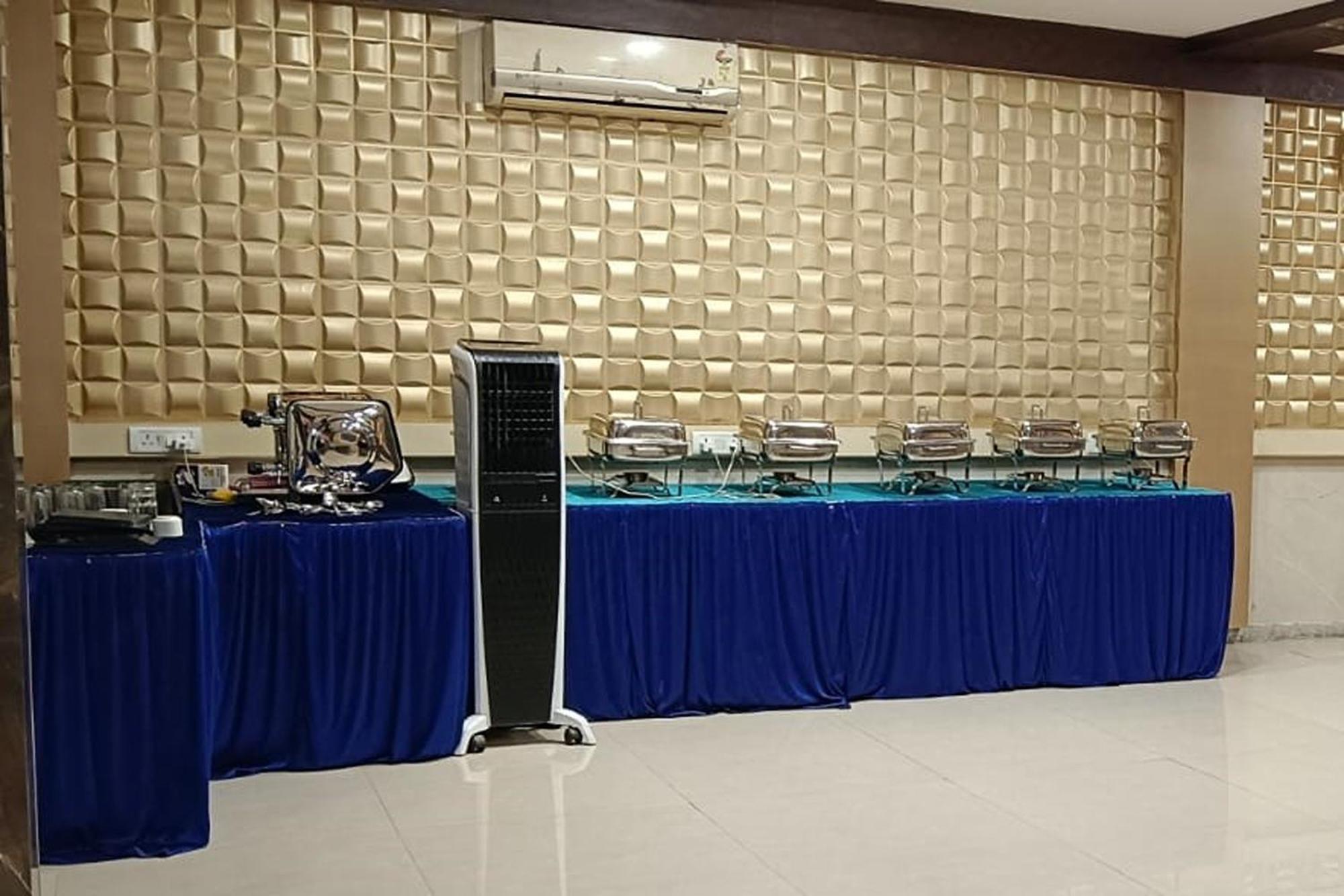 Hotel Shree Kanta Gurgáon Kültér fotó